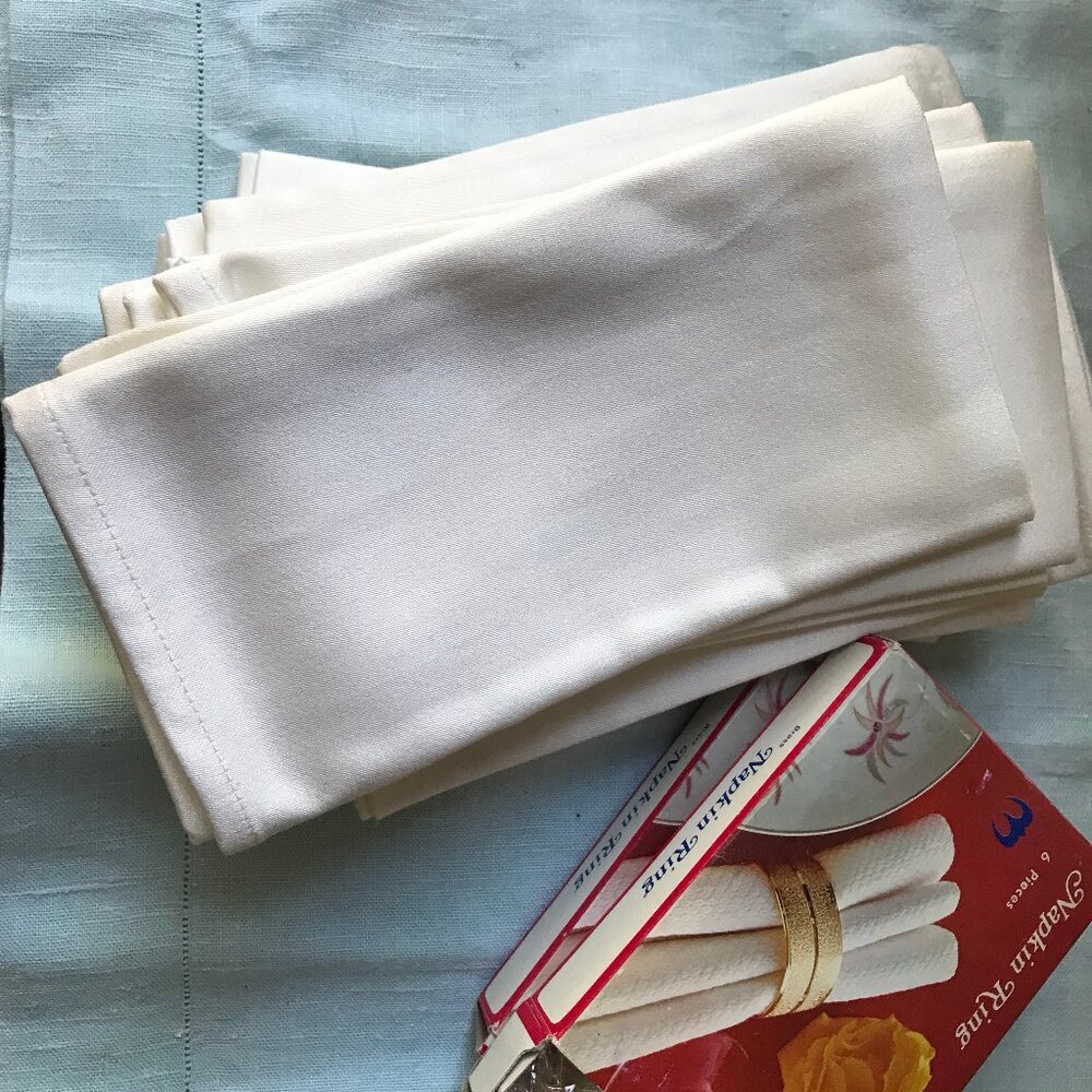 Bundle 6 NWOT  white NAPKINS+box w 6  napkin rings